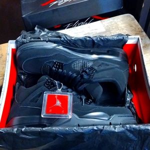 Jordan 4 Black Cat  size  9.5